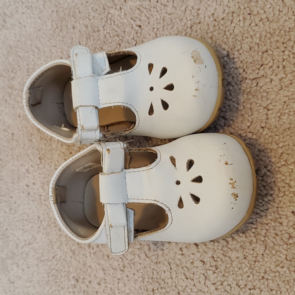 White Mary Janes w/ Bow & Velcro Strap | Size 5